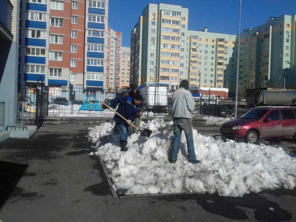 Ворошение снега Кижеватова 19Б